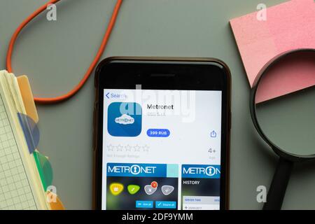 New York, USA - 1. Dezember 2020: Metronet Mobile App Icon auf dem Telefonbildschirm Draufsicht, illustrative Editorial Stockfoto