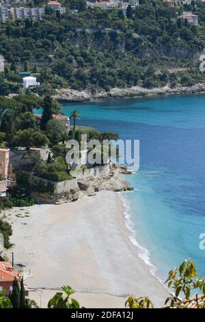 Gesamtansicht des leeren blauen Golfstrandes bei Roquebrune-Cap-Martin, im Süden Frankreichs am 7. Mai 2020. Während der Aussperrung in Frankreich aufgrund der Ausbreitung des Covid-19-Virus. Foto von ABACAPRESS.COM Stockfoto