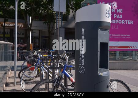 LBA Group AMCO installiert in Lyon hydroalkoholische Outdoor-Gelspender mit kontaktloser Verteilung namens Miss Clean im Kampf gegen das Coronavirus covid-19. Lyon, Frankreich am 18. Mai 2020. Foto von Julien Reynaud/APS-Medias/ABACAPRESS.COM Stockfoto