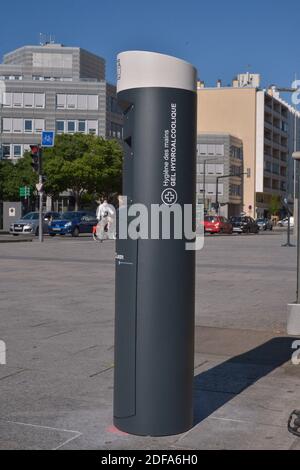 LBA Group AMCO installiert in Lyon hydroalkoholische Outdoor-Gelspender mit kontaktloser Verteilung namens Miss Clean im Kampf gegen das Coronavirus covid-19. Lyon, Frankreich am 18. Mai 2020. Foto von Julien Reynaud/APS-Medias/ABACAPRESS.COM Stockfoto