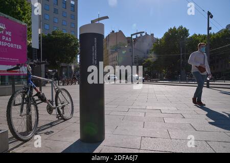 LBA Group AMCO installiert in Lyon hydroalkoholische Outdoor-Gelspender mit kontaktloser Verteilung namens Miss Clean im Kampf gegen das Coronavirus covid-19. Lyon, Frankreich am 18. Mai 2020. Foto von Julien Reynaud/APS-Medias/ABACAPRESS.COM Stockfoto