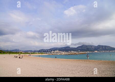 Trotz der Schließung der Strände von Marseille treffen sich am 23. Mai 2020 Menschen aus Marseille am Prado-Strand in Marseille, Frankreich. Foto von Julien Poupart/ABACAPRESS.COM Stockfoto