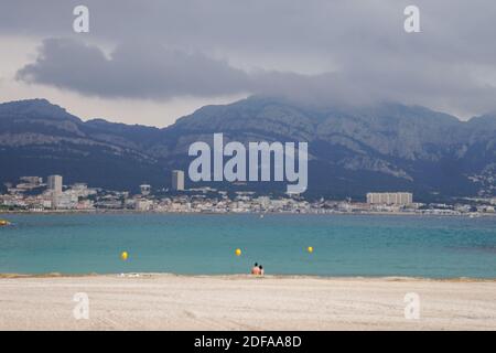 Trotz der Schließung der Strände von Marseille treffen sich am 23. Mai 2020 Menschen aus Marseille am Prado-Strand in Marseille, Frankreich. Foto von Julien Poupart/ABACAPRESS.COM Stockfoto