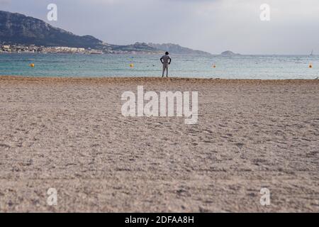 Trotz der Schließung der Strände von Marseille treffen sich am 23. Mai 2020 Menschen aus Marseille am Prado-Strand in Marseille, Frankreich. Foto von Julien Poupart/ABACAPRESS.COM Stockfoto