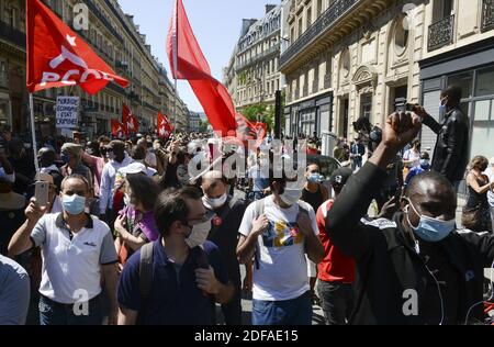 Demonstration von mehreren tausend undokumentierten Migranten, die ihre Regularisierung und die Schließung von administrativen Haftanstalten in Paris, Frankreich, am 30. Mai 2020 forderten. Foto von Georges Darmon/Avenir Pictures/ABACAPRESS.COM Stockfoto