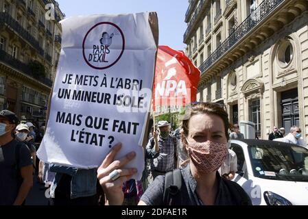 Demonstration von mehreren tausend undokumentierten Migranten, die ihre Regularisierung und die Schließung von administrativen Haftanstalten in Paris, Frankreich, am 30. Mai 2020 forderten. Foto von Georges Darmon/Avenir Pictures/ABACAPRESS.COM Stockfoto