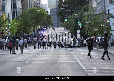 Militärpolizei Linie die Straße während eines Protests in der Nähe des Weißen Hauses in Washington, D.C., USA, am Montag, 1. Juni 2020, nach dem Tod eines unbewaffneten schwarzen Mannes in den Händen der Minnesota Polizei am 25. Mai 2020. Mehr als 200 aktive Militärpolizisten wurden nach dreitägigen Protesten nach Washington D.C. entsandt. Foto von Stefani Reynolds / CNP/ABACAPRESS.COM Stockfoto