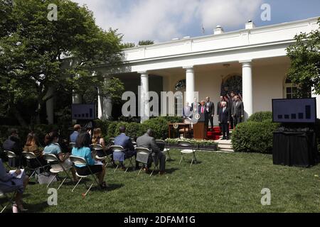 Das Weiße Haus sitzt Journalisten ohne soziale Distanzierung während der Äußerungen von US-Präsident Donald Trump und der Unterzeichnung des H.R. 7010 - PPP Flexibility Act von 2020 im Rosengarten des Weißen Hauses in Washington am 5. Juni 2020. Foto von Yuri Gripas/ABACAPRESS.COM Stockfoto