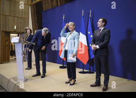 Der französische Wirtschafts- und Finanzminister Bruno Le Maire (C), begleitet von (LtoR) der französischen Juniorministerin für Wirtschaft und Finanzen Agnes Pannier-Runacher, der französischen Verteidigungsministerin Florence Parly, der französischen Ministerin für den ökologischen und integrativen Wandel Elisabeth Borne und dem französischen Juniorminister für Verkehr Jean-Baptiste Djebbari, Spricht eine Pressekonferenz über den Plan der französischen Regierung für die Unterstützung der schwer betroffenen Luftfahrtindustrie, in Paris am 9. Juni 2020. Foto von Eliot Blondt/ABACAPRESS.COM Stockfoto