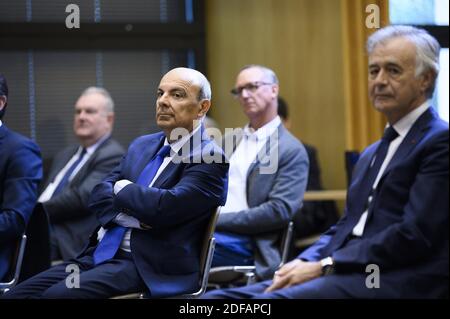 CEO des französischen Waffenherstellers Thales, Patrice Caine, CEO des französischen Waffenherstellers Thales mit Eric Trappier (Dassault), Safran Chief Executive Officer Philippe Petitcolin während einer Pressekonferenz über den Plan der französischen Regierung zur Unterstützung der hart getroffenen Luftfahrtindustrie am 9. Juni 2020 in Paris. Foto von Eliot Blondt/ABACAPRESS.COM Stockfoto