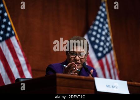 Rep. Karen Bass (D-CA) spricht während eines Justizausschusses des Repräsentantenhauses bei einer Anhörung zur Rechenschaftspflicht der Polizei auf dem Capitol Hill in Washington, DC am 10. Juni 2020. (Erin Schaff/The New York Times) NYTUNREST Foto von Erin Schaff/Pool/ABACAPRESS.COM Foto von Michael Reynolds/Pool/ABACAPRESS.COM Stockfoto