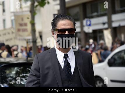 Der armenisch-französische Schauspieler Simon Abkarian während der Demonstration der nationalen Betreuer und Beschäftigten des Gesundheitswesens, um gegen den von der Regierung Macron geplanten "Gesundheitssicherheitsplan" zu protestieren, während eines nationalen Mobilisierungstages auf Aufruf der Gewerkschaften CGT, Sud, FO am 16. Juni 2020 in Paris, Frankreich. Foto von Patrice Pierrot/Avenir Pictures/ABACAPRESS.COM Stockfoto