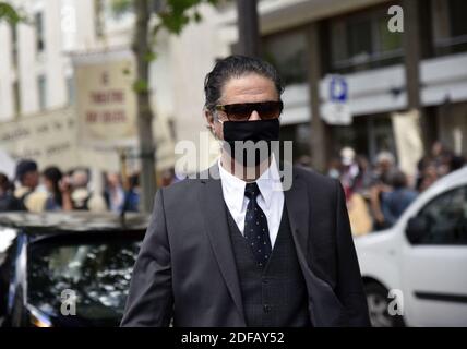 Der armenisch-französische Schauspieler Simon Abkarian während der Demonstration der nationalen Betreuer und Beschäftigten des Gesundheitswesens, um gegen den von der Regierung Macron geplanten "Gesundheitssicherheitsplan" zu protestieren, während eines nationalen Mobilisierungstages auf Aufruf der Gewerkschaften CGT, Sud, FO am 16. Juni 2020 in Paris, Frankreich. Foto von Patrice Pierrot/Avenir Pictures/ABACAPRESS.COM Stockfoto
