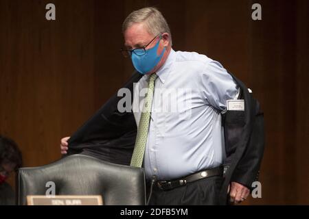 Der republikanische Senator aus North Carolina, Richard Burr, kommt zur Anhörung des US-Senats für Gesundheit, Bildung, Arbeit und Pensionsausschuss, um COVID-19 zu untersuchen, "sich auf die Lehren zu konzentrieren, die wir zur Vorbereitung auf die nächste Pandemie gelernt haben", auf dem Capitol Hill in Washington DC, USA, 23. Juni 2020. Foto von Michael Reynolds/Pool/ABACAPRESS.COM Stockfoto