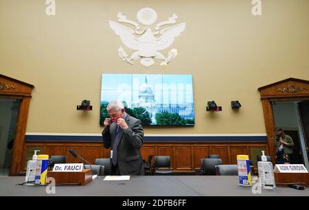 Dr. Anthony Fauci, Direktor des National Institute for Allergy and Infectious Diseases, National Institutes of Health, kommt am Dienstag, den 23. Juni 2020, zu einer Anhörung des Ausschusses für Energie und Handel des Repräsentantenhauses über die Reaktion der Trump-Regierung auf die COVID-19-Pandemie auf dem Capitol Hill in Washington, DC, USA. Foto von Kevin Dietsch/Pool/ABACAPRESS.COM Stockfoto