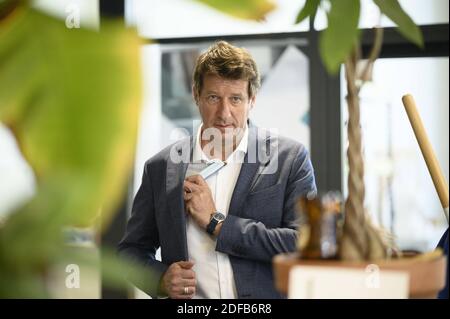 Yannick Jadot en visite à Lille pour soutenir le candidat écologique Stephane Baly, le 23 juin 2020. Foto von Eliot Blondt/ABACAPRESS.COM Stockfoto