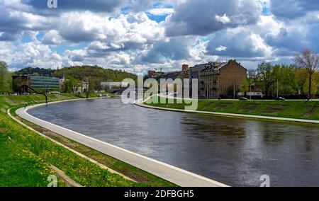 27. April 2018 Vilnius, Litauen, Viliya River in Vilnius. Stockfoto