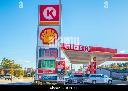 Augusta, GA USA - 12 03 20: Gaspreise am Circle K Stockfoto