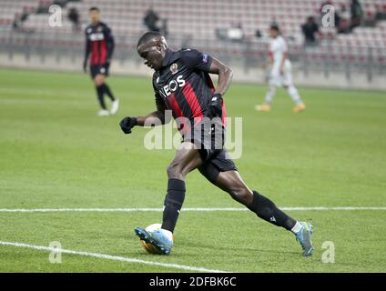 Nizza, Frankreich. Dezember 2020. Stanley Nsoki aus Nizza während der UEFA Europa League, Gruppe C Fußballspiel zwischen OGC Nice und Bayer Leverkusen am 3. Dezember 2020 im Allianz Riviera Stadion in Nizza, Frankreich - Foto Jean Catuffe / DPPI / LM Kredit: Paola Benini/Alamy Live News Stockfoto