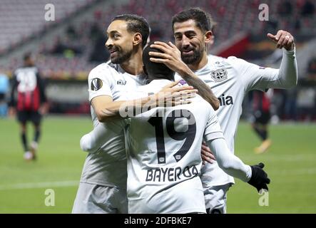 Moussa Diaby von Bayer Leverkusen feiert sein Tor mit Karim Bellarabi, Kerem Demirbay während der UEFA Europa League, Gruppe C / LM Stockfoto