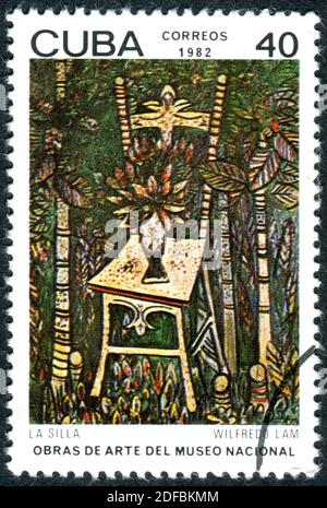 KUBA - UM 1982: Eine in Kuba gedruckte Briefmarke, zeigt das Gemälde 'Chair' des Künstlers Wifredo Lam, um 1982 Stockfoto