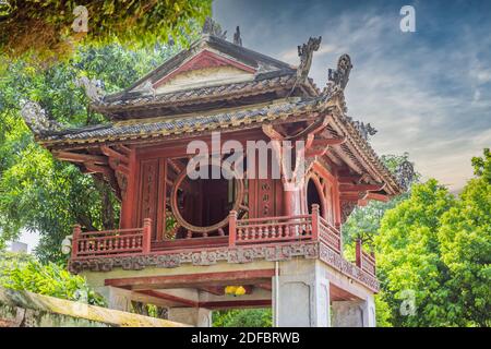 Literaturtempel in Hanoi in Südostasien, Vietnam. Konfuzius-Tempel in vietnamesischer Hauptstadt Stockfoto