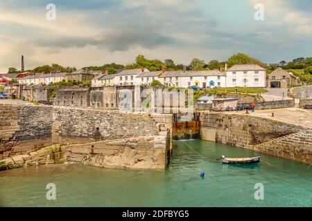 Blick über den Hafen von Charlestown, Cornwall Coast, England Stockfoto