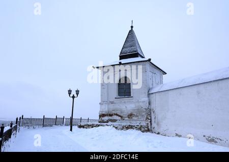 Turm des Tobolsker Kremls im Winter Stockfoto