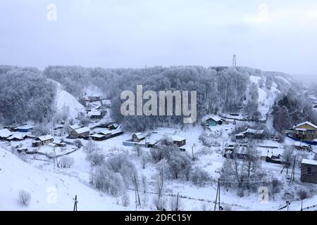 Blick auf Tobolsk vom Hügel im Winter Stockfoto