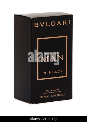 BUKAREST, RUMÄNIEN - 25. NOVEMBER 2016. Bulgari Mann in Schwarz, Eau de parfum, schwarze Box, isoliert auf Weiß Stockfoto