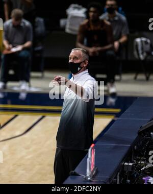 Hass Pavilion Berkeley Calif, USA. Dezember 2020. CA U.S.A. Arizona State Sun Devils Cheftrainer Bobby Hurley auf dem Platz während des NCAA Männer Basketballspiels zwischen Arizona State Sun Devils und den California Golden Bears 70-62 Sieg im Hass Pavilion Berkeley Calif. Thurman James/CSM/Alamy Live News Stockfoto