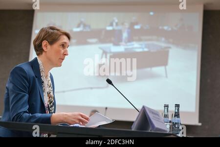 04. Dezember 2020, Baden-Württemberg, Stuttgart: Stefanie Hinz, Polizeichef des Landes Baden-Württemberg und damals zuständige Abteilungsleiterin, nimmt an einem Untersuchungsausschuss des landtags Baden-Württemberg zur Auseinandersetzung um einen Pavillon für die Expo in Dubai Teil. Ursprünglich wollte eine Projektgesellschaft den Pavillon vollständig mit Hilfe von Unternehmen finanzieren. Die geschätzten Gesamtkosten für den Bau und Betrieb des Pavillons und für die Teilnahme liegen jedoch bereits jetzt bei über 15 Millionen Euro - und der Staat haftet. Foto: Marijan Murat/d Stockfoto
