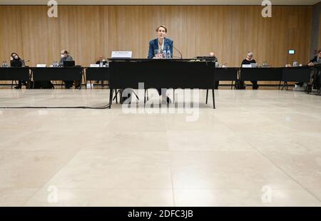 04. Dezember 2020, Baden-Württemberg, Stuttgart: Stefanie Hinz (M), Polizeikommissarin des Landes Baden-Württemberg und damals zuständige Abteilungsleiterin, nimmt an einem Untersuchungsausschuss des landtags Baden-Württemberg zur Auseinandersetzung um einen Pavillon für die Expo in Dubai Teil. Ursprünglich wollte eine Projektgesellschaft den Pavillon vollständig mit Hilfe von Unternehmen finanzieren. Die geschätzten Gesamtkosten für den Bau und Betrieb des Pavillons und für die Teilnahme liegen jedoch bereits jetzt bei über 15 Millionen Euro - und der Staat haftet. Foto: Mari Stockfoto