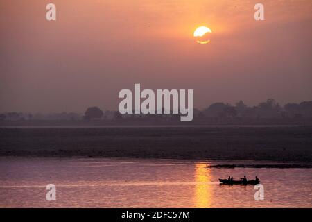 Indien, Ganges Sonnenaufgang in Varanasi Stockfoto