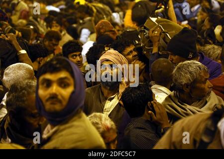 Indien, Menschenmenge während Maha Kumbh mela 2013 in Allahabad Stockfoto