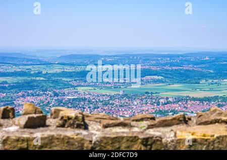 Blick von der Burgruine Achalm über die Umgebung von Reutlingen, Baden-Württemberg, Deutschland. Stockfoto