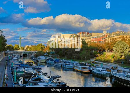 Frankreich, Paris, Bastille-Viertel, der Hafen des Arsenal und die Julisäule Stockfoto