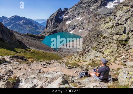 Frankreich, Hautes-Alpes, Nationalpark Ecrins, Le Mon-les-Bains, GR Grand Tour des Ecrins, See Eychauda (2514 m) vom Col des Grangettes (2684 m) Stockfoto