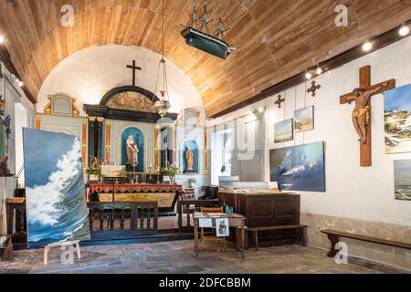 Frankreich, Ille-et-Vilaine, Smaragdküste, Le Minihic-sur-Rance, Sainte-Anne Kapelle oder Saint-Buc Kapelle, Gemäldeausstellung von Barbara Lebret Stockfoto