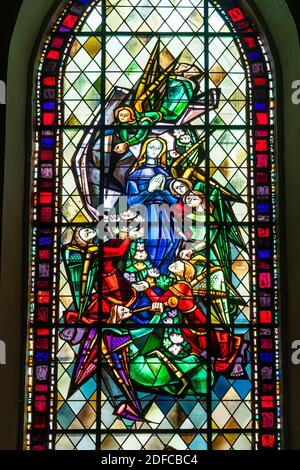 Frankreich, Ille-et-Vilaine, Smaragdküste, La Richardais, Pfarrkirche Saint-Clement, Glasfenster von Max Ingrand Stockfoto