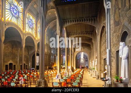 Frankreich, Paris, Saint Christophe de Javel römisch-katholische Kirche (1930), aus geformtem verstärktem Zement Stockfoto