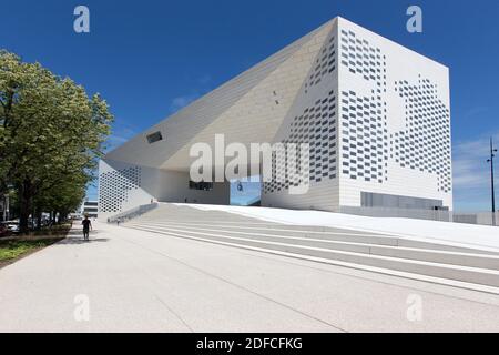 MECA, DAS HAUS DER KREATIV- UND KULTURWIRTSCHAFT, DÄNISCHER ARCHITEKT BJARKE INGELS, ATYPISCHES GEBÄUDE AM PALUDATE QUAY, BORDEAUX, (33) GIRONDE, NOUVELLE AQUITAINE, FRANKREICH Stockfoto