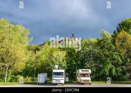 Die Plassenburg ist eine von Biegungen der Renaissancezeit umgebene Höhenburg über die oberfränkische Stadt Kulmbach. Stockfoto