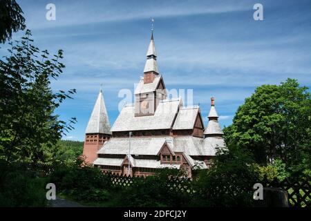 Die Gustav-Adolf-Stabkirche ist eine Stabkirche im Goslarer Stadtteil Hahnenklee-Bockswiese im Harz. Der Bau ist eine freie Ausbildung der Stabkirche Stockfoto