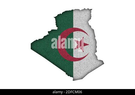 Landkarte und Flagge Algeriens auf Felt Stockfoto