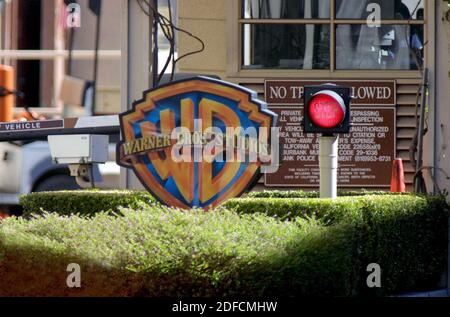 Aktenfoto vom 27. September 2001 von Warner Bros Studios in Burbank, Los Angeles, CA, USA. Warner Bros. Wird seine gesamte 2021 Schiefer von Filmen senden - einschließlich der Matrix 4, Dune, die Suicide Squad, Space Jam: A New Legacy, und Sopranos prequel The Many Saints of Newark - an HBO Max am selben Tag der jeweiligen Kinostart jedes Films. Der beispiellose Schritt, exklusive Kinoverteilungsfenster zu umgehen, wurde als Reaktion auf die Pandemie getan, die die meisten Kinos in den USA geschlossen hat. Foto von Lionel Hahn/ABACAPRESS.COM Stockfoto