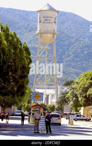 Aktenfoto vom 27. September 2001 von Warner Bros Studios in Burbank, Los Angeles, CA, USA. Warner Bros. Wird seine gesamte 2021 Schiefer von Filmen senden - einschließlich der Matrix 4, Dune, die Suicide Squad, Space Jam: A New Legacy, und Sopranos prequel The Many Saints of Newark - an HBO Max am selben Tag der jeweiligen Kinostart jedes Films. Der beispiellose Schritt, exklusive Kinoverteilungsfenster zu umgehen, wurde als Reaktion auf die Pandemie getan, die die meisten Kinos in den USA geschlossen hat. Foto von Lionel Hahn/ABACAPRESS.COM Stockfoto