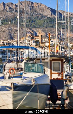 Mittelmeerküste in Alicante, Spanien. Malerisches Altea Dorf. Hafen Stockfoto