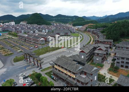 Peking, China. Juni 2020. Luftaufnahme vom 17. Juni 2020 zeigt die Umsiedlungsstelle Tuanshan im Autonomen Bezirk Songtao Miao, südwestlich der Provinz Guizhou in China. Quelle: Yang Ying/Xinhua/Alamy Live News Stockfoto