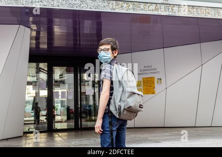 ILLUSTRATION RÜCKKEHR ZUR SCHULE, WIEDERERÖFFNUNG DER SCHULEN NACH DER INHAFRATION WÄHREND DER COVID 19 PANDEMIE, CHARENTON LE PONT, ILE DE FRANCE, FRANKREICH, EUROPA Stockfoto